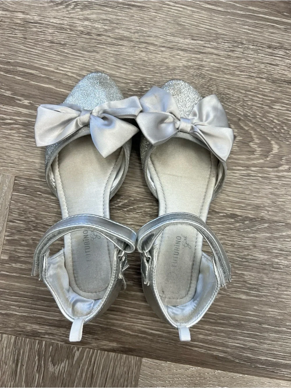 Futurino Girls Silver Glitter Bow Dress Shoes – EU 30